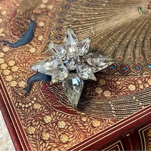 Vintage Weiss Clear Rhinestone Star Shaped Brooch Pin